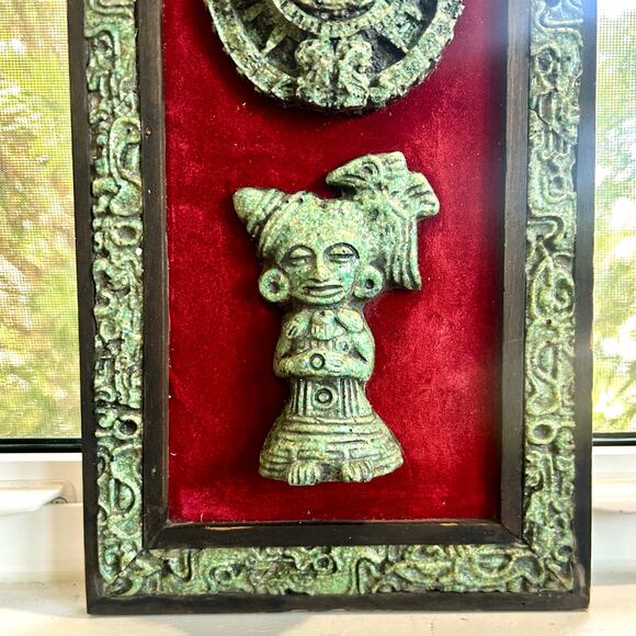 Vintage Aztec Crushed Malachite Over Red Velvet Folk Art Hanging Wall Plaque - Picture 13 of 14